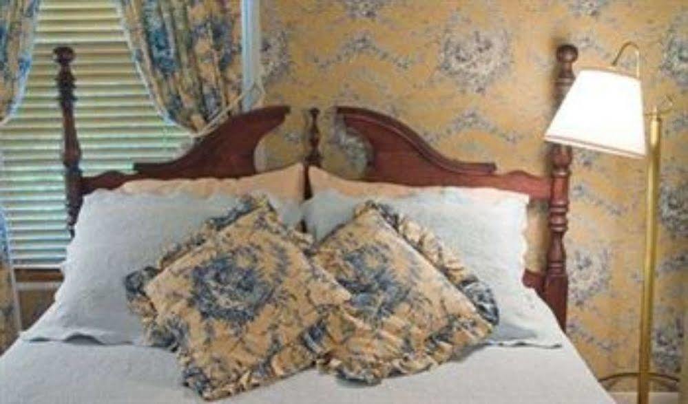 The Red Hook Country Inn, An "Old Rhinebeck" Bed & Breakfast Esterno foto