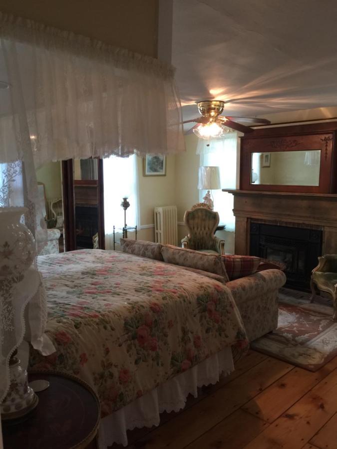 The Red Hook Country Inn, An "Old Rhinebeck" Bed & Breakfast Esterno foto